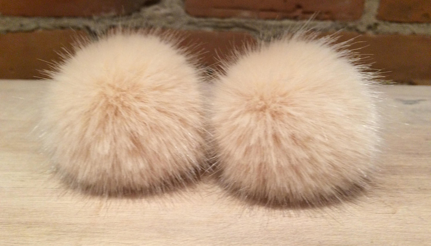 Baby Hat Pom, Faux Fur Pom Pom, 2.5 Inch Creamy Peach Faux Mink Fur Hat Bobble for Childs Knit, Fake Fur Pom, Vegan Pom, Detachable Fur Ball, ellevintage.com